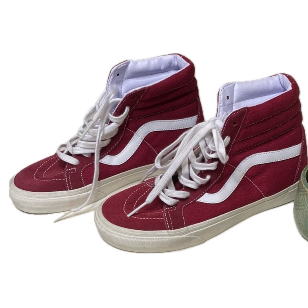 Vans Sk8-Hi in Pomegranate and White